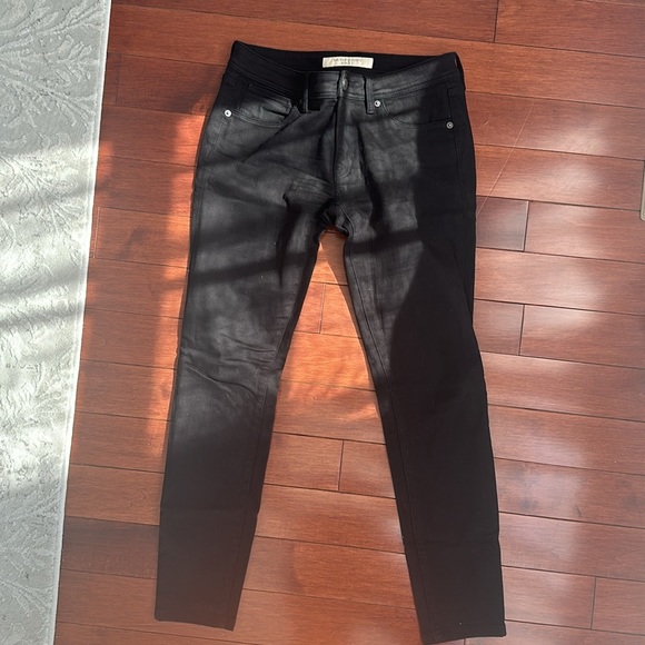 Authentic Black BURBERRY jeans for women. - Picture 2 of 7